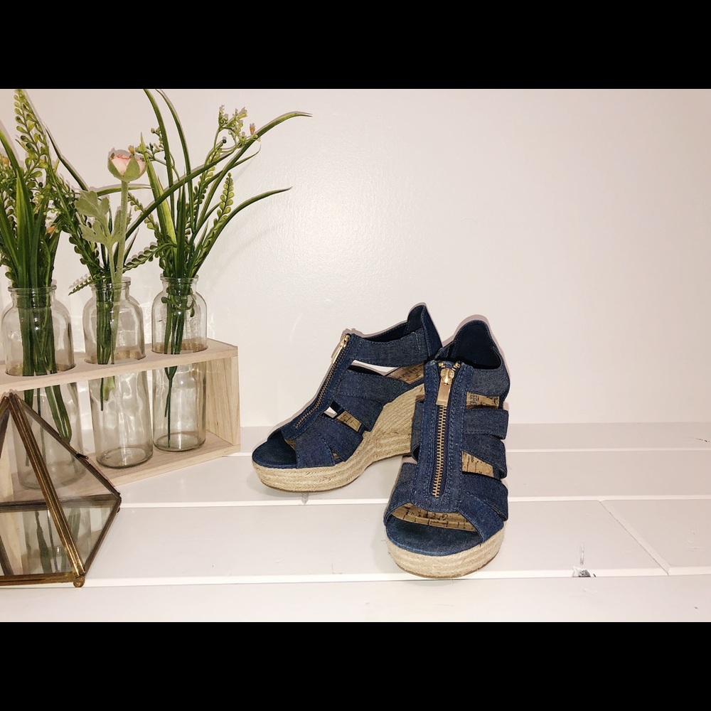 Gorgeous classic Merona wedges